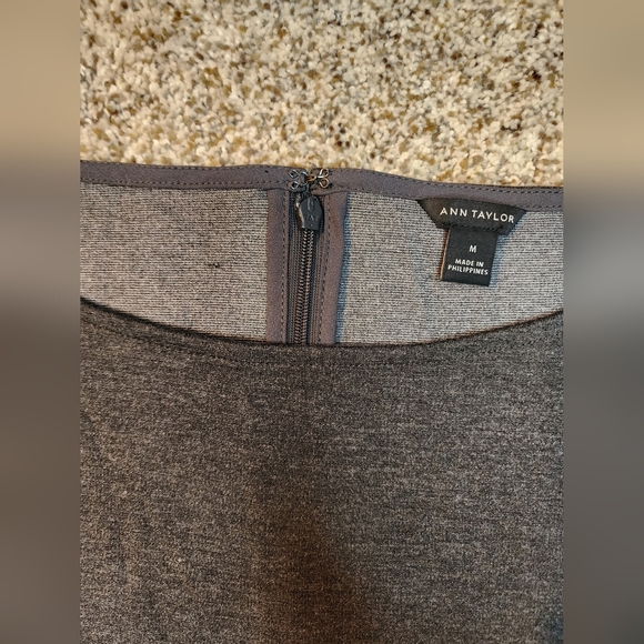 NWOT Ann Taylor charcoal gray fitted top Med - Picture 2 of 5